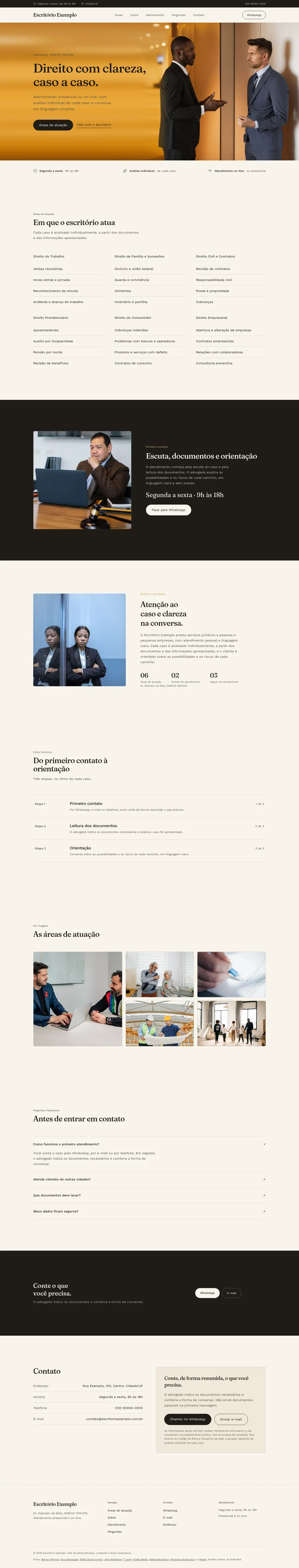 Miniatura de um site de advocacia de exemplo, modelo Marfim: fundo marfim, dois advogados de terno conversando no topo, áreas de atuação em colunas, etapas do atendimento, galeria e perguntas frequentes.
