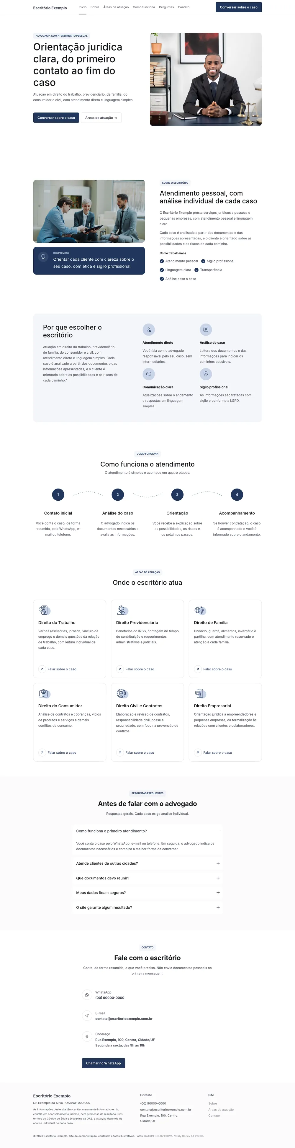Miniatura de um site de advocacia de exemplo, modelo Azul: página única em azul-marinho com retrato do advogado, etapas do atendimento e áreas de atuação.